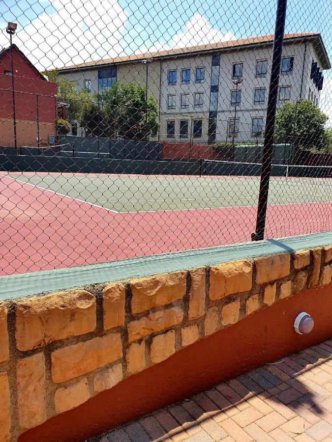 Merry Monte Casino Lodge House in Fourways Sandton Esterno foto