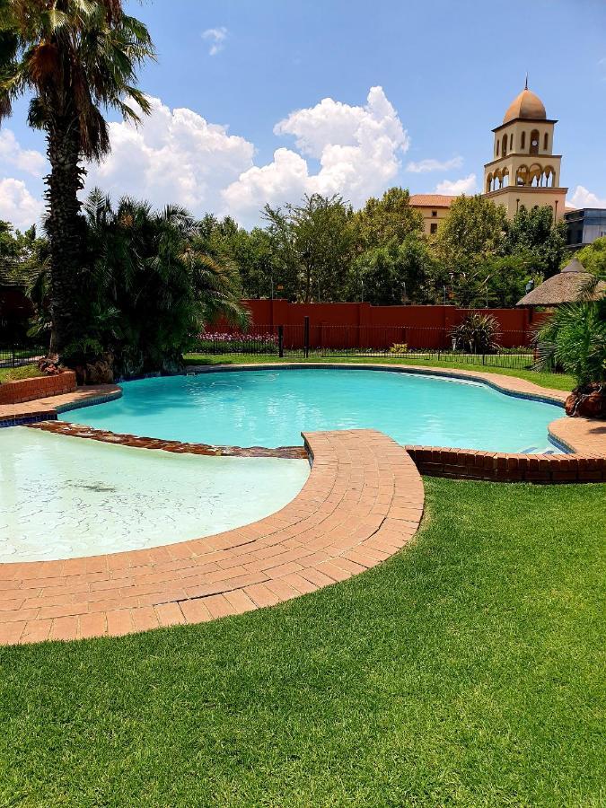 Merry Monte Casino Lodge House in Fourways Sandton Esterno foto