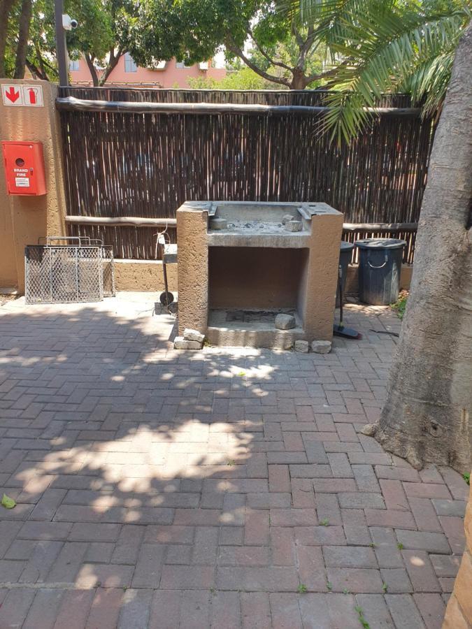 Merry Monte Casino Lodge House in Fourways Sandton Esterno foto